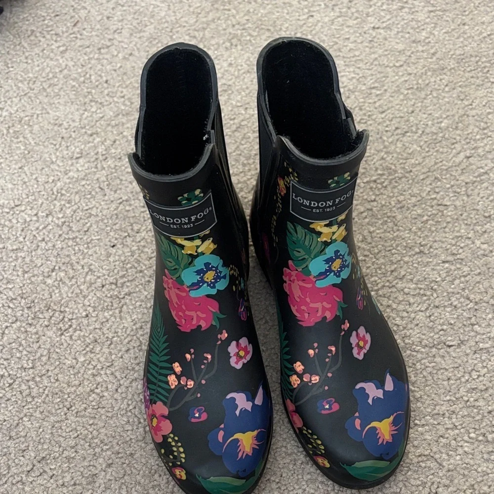 London Fog Piccadilly- Women's Black Floral Rain Boots size 6